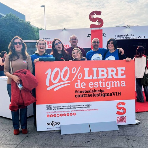 Personas participando en el test del estigma